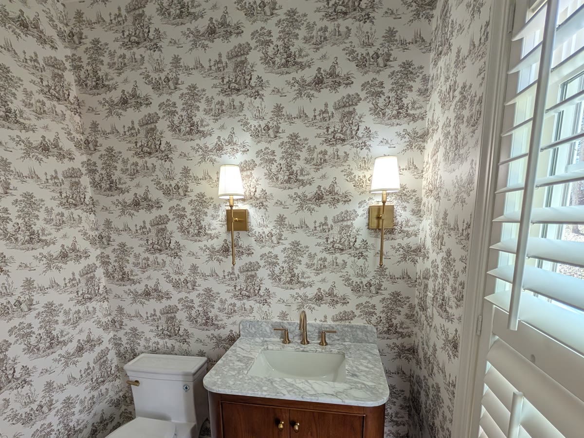 Powder room — toile de Jouy, pattern matched around every corner